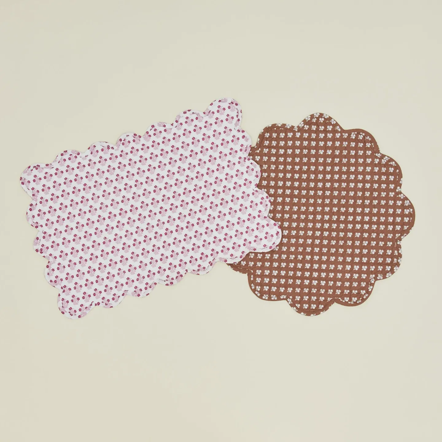 Trudie Table Linens^Abigail Scalloped Quilted Placemat