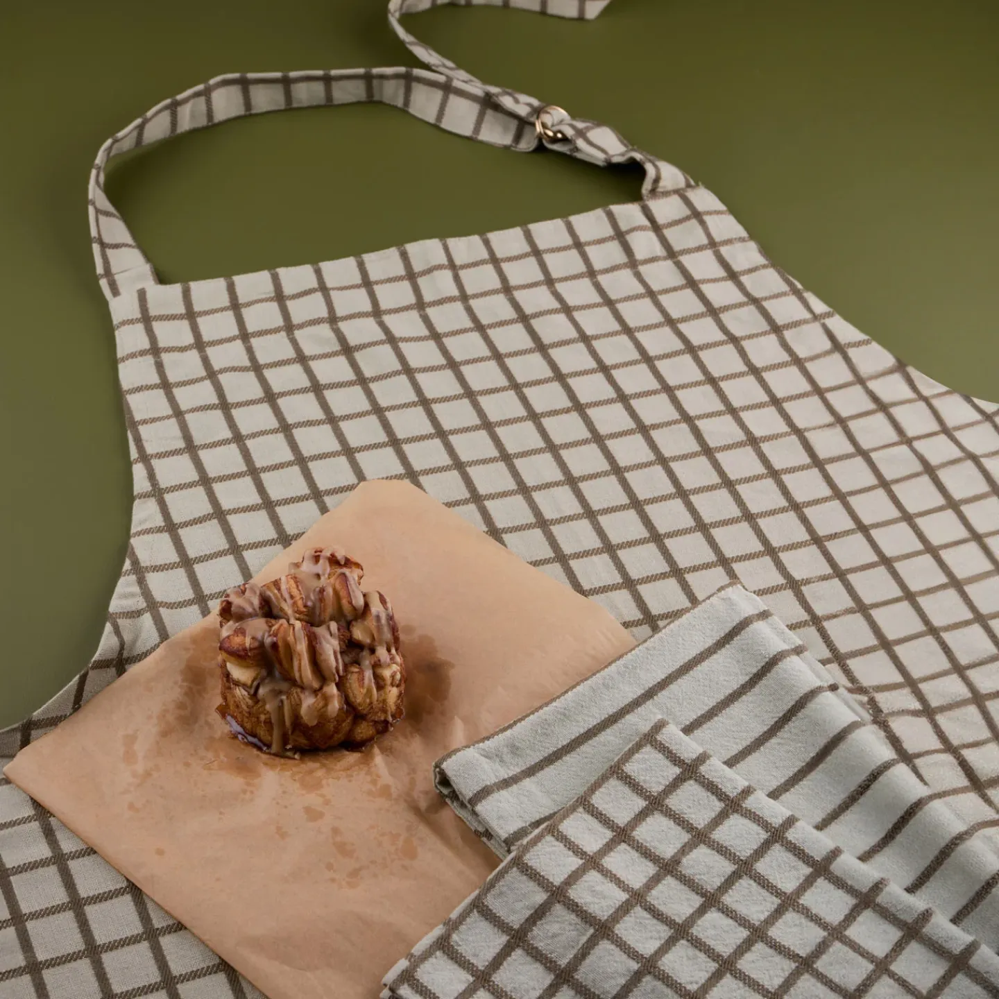 Hawkins New York Kitchen Textiles^Essential Apron and Towel Bundle