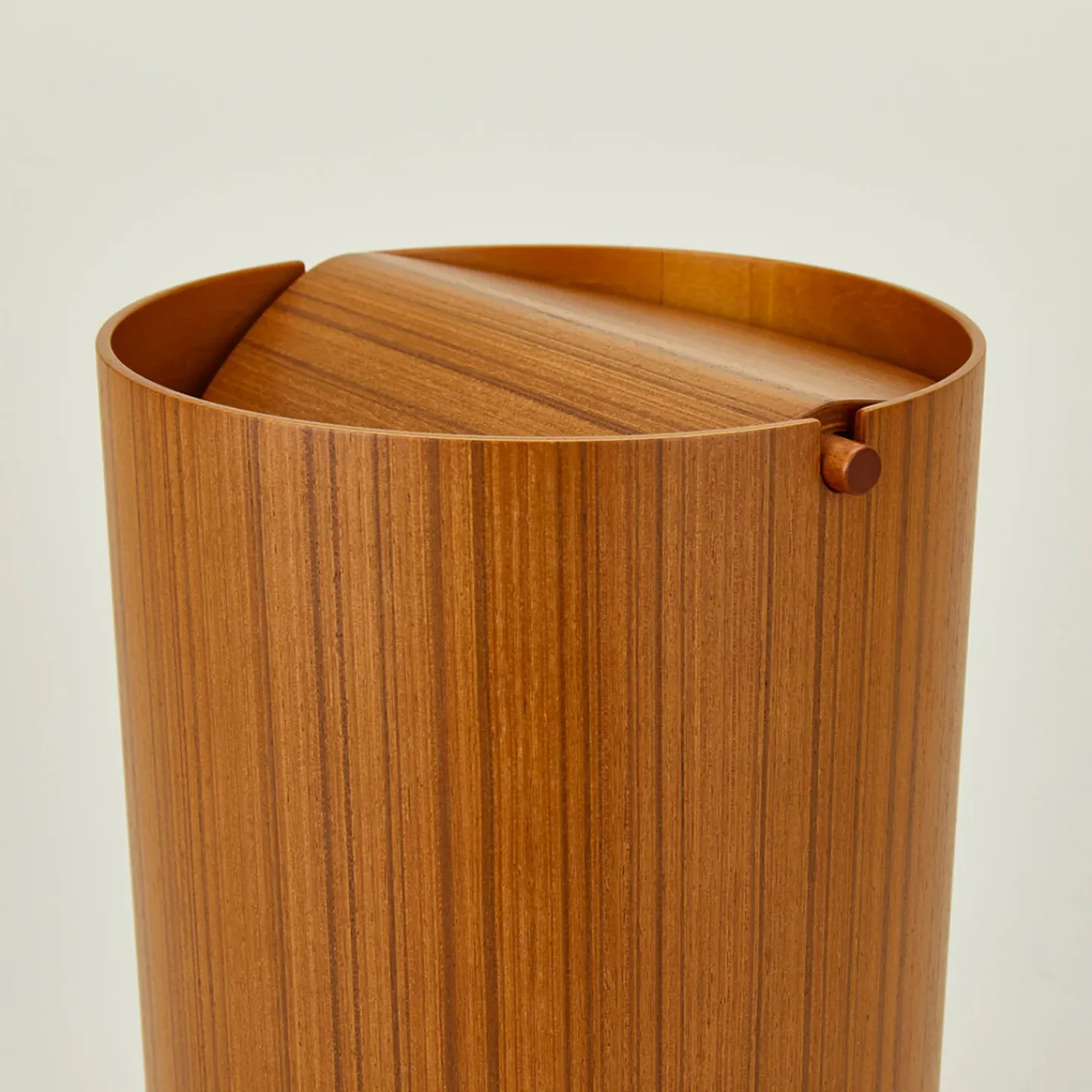 Saikai Toki Bath Accessories|Baskets & Storage^Lidded Wooden Wastebasket