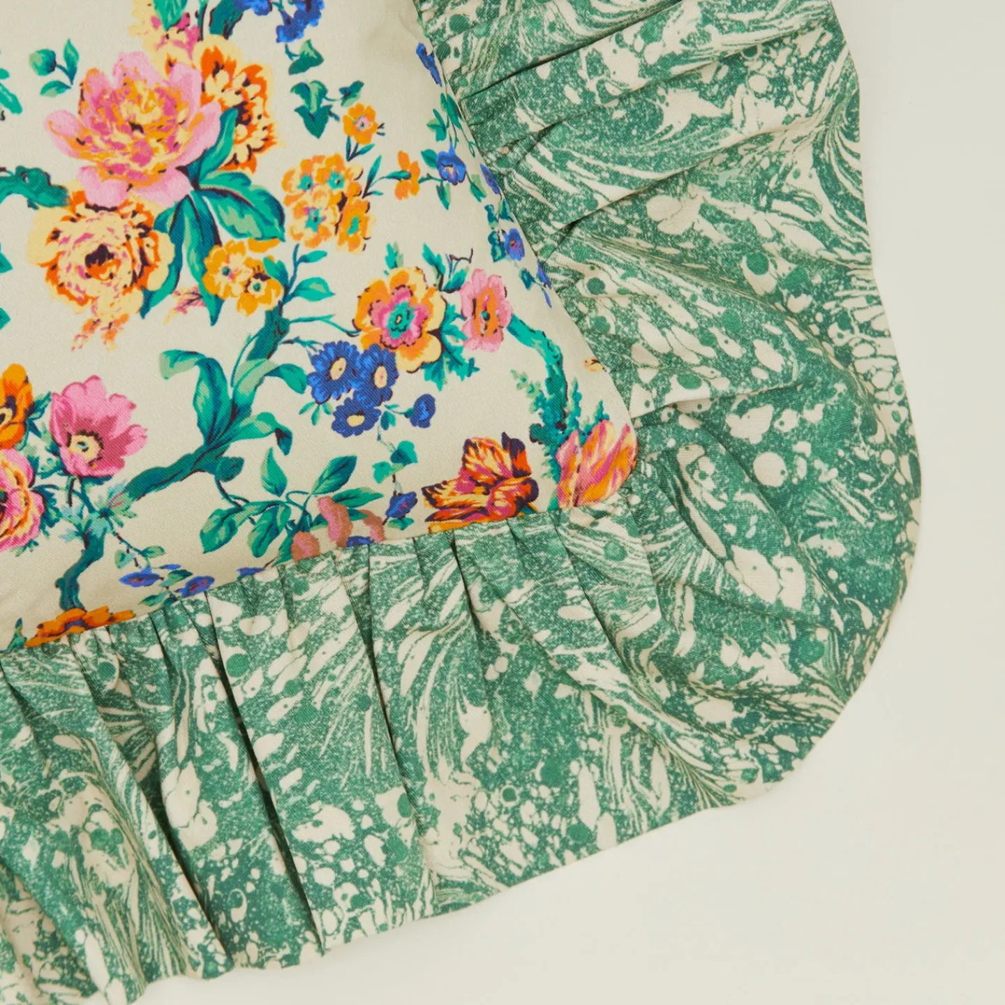 Maison Lisette Pillows^Ruffled Floral Cushion